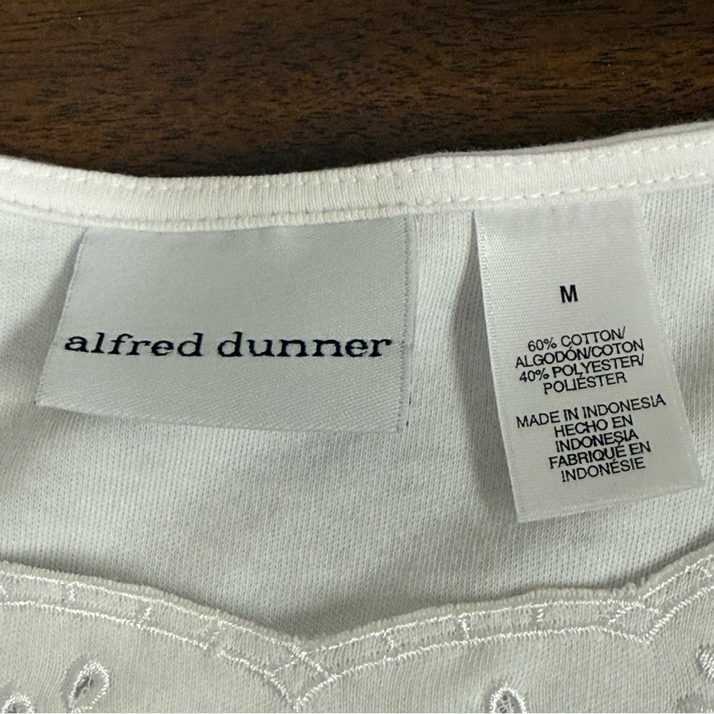 Alfred Dunner White Eyelet Embroidered Knit Top Short Sleeve M - Picture 5 of 7